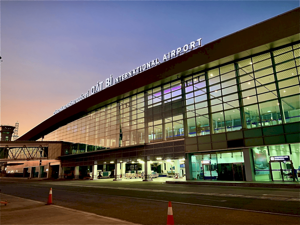 S&acirc;n bay quốc tế C&aacute;t Bi l&agrave; cảng h&agrave;ng kh&ocirc;ng ch&iacute;nh của th&agrave;nh phố Hải Ph&ograve;ng, phục vụ cả chuyến bay nội địa v&agrave; quốc tế với cơ sở hạ tầng hiện đại (Nguồn: Cảng H&agrave;ng Kh&ocirc;ng Quốc Tế C&aacute;t Bi - Cat Bi International Airport)